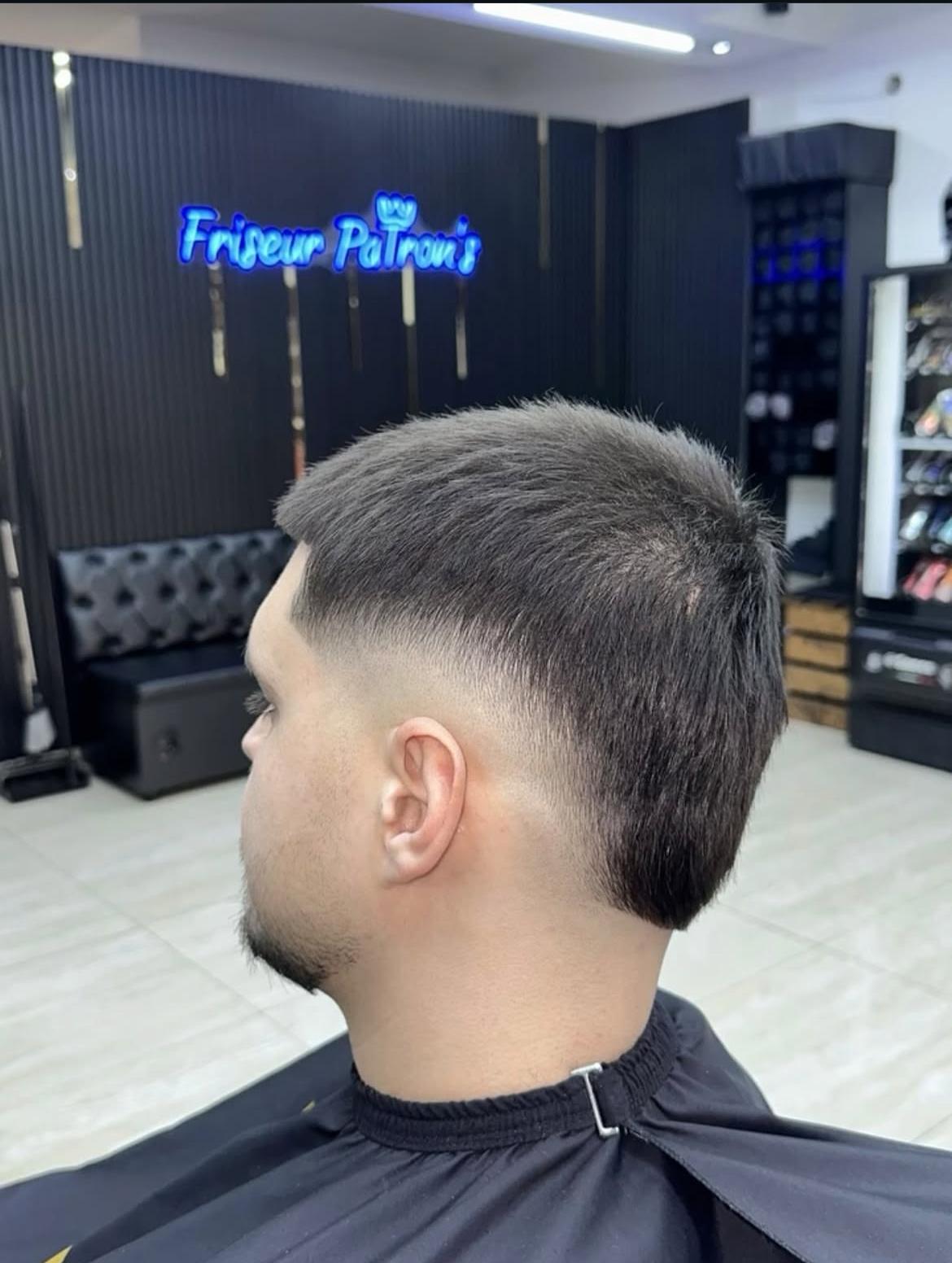Patron's Haarschnitt – Textured Mid Fade