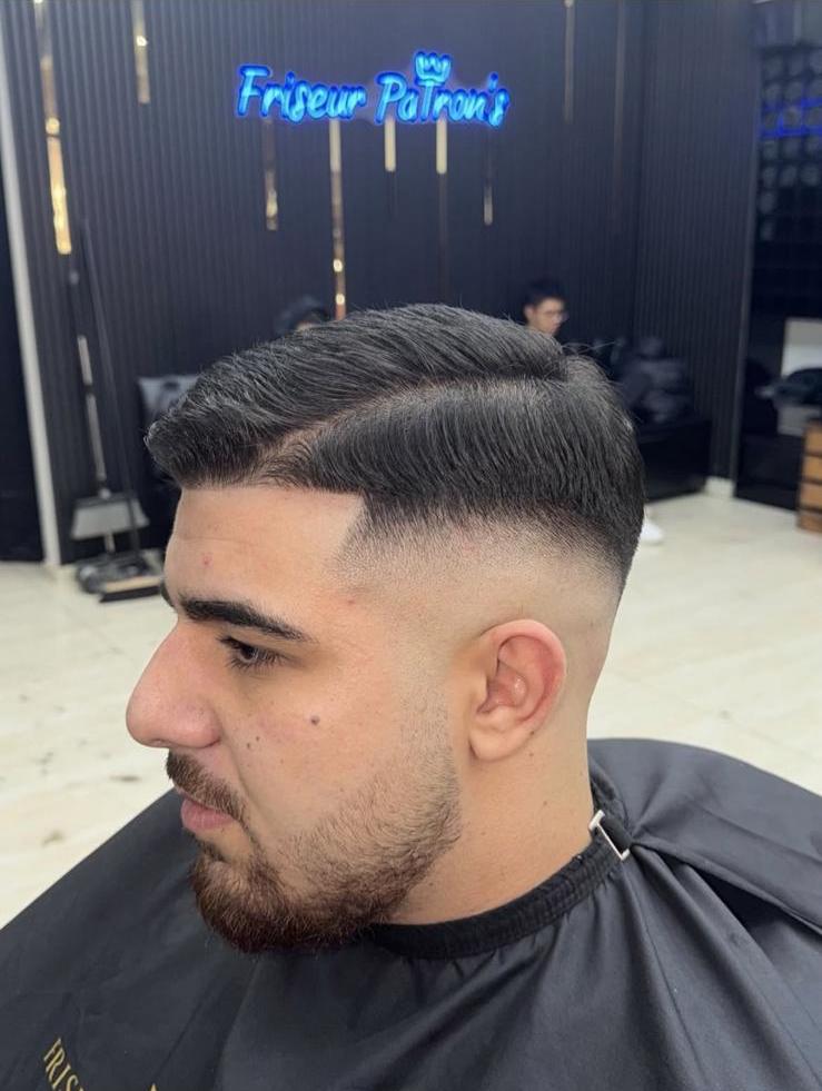 Patron's Haarschnitt – Classic Side Part Fade