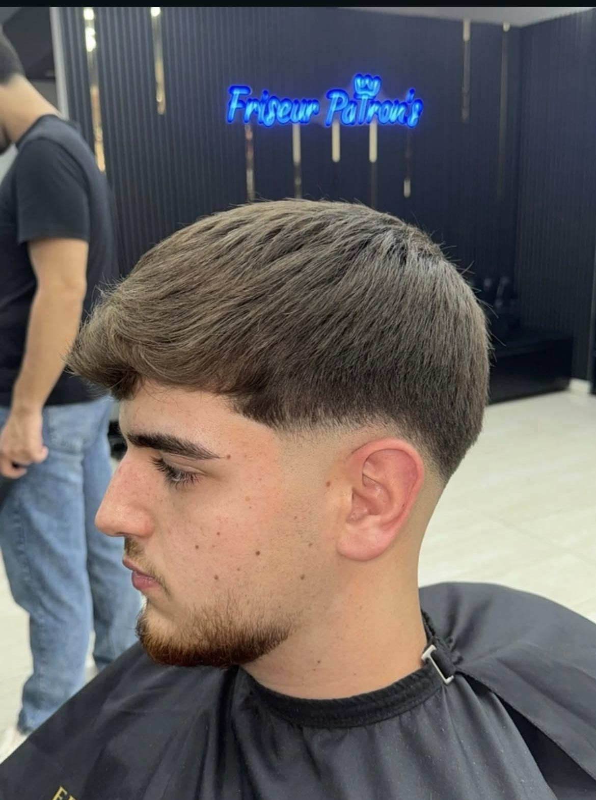 Patron's Haarschnitt – Kurzhaarschnitt mit Taper Fade